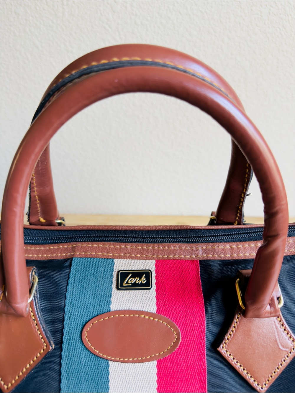Vintage Lark Travel Purse Carry On Bag Leather Double Handles Shoulder Strap - Picture 6 of 16